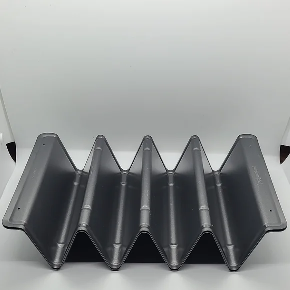 Pampered Chef V-Shaped Baking Pan Ser - Picture 2 of 4